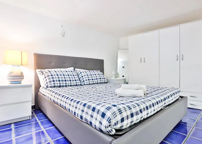 My House Carlo III Square