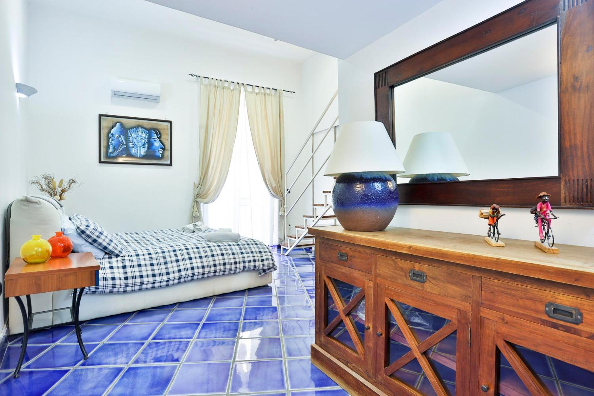 My House Carlo Iii Square